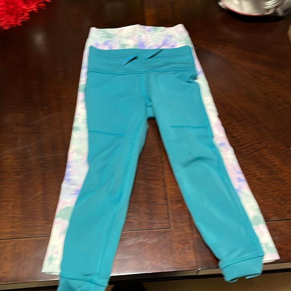 $5 two pairs girls leggings workout pants 4t / 5t like new